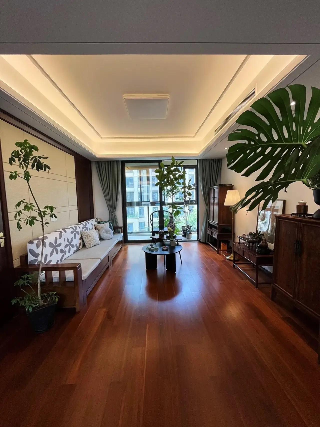 人到四十，好像突然醒过来了，我是一名生活在杭州的普通职业女性，以前的日子，朝九晚