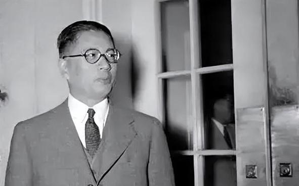 民国大师章太炎有多邋遢？1933年一记耳光，蒋介石与宋子文彻底分道扬镳
 
19
