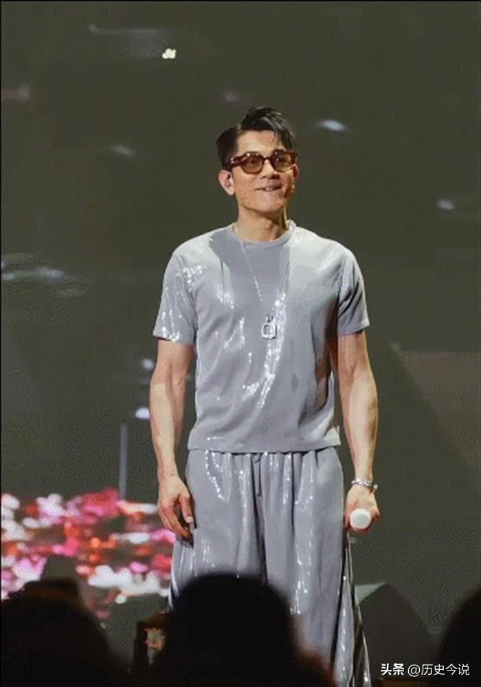 60岁郭富城广州演唱会封神：三小时全开麦唱跳，一句话让全场瞬间安静
 
阅读此文