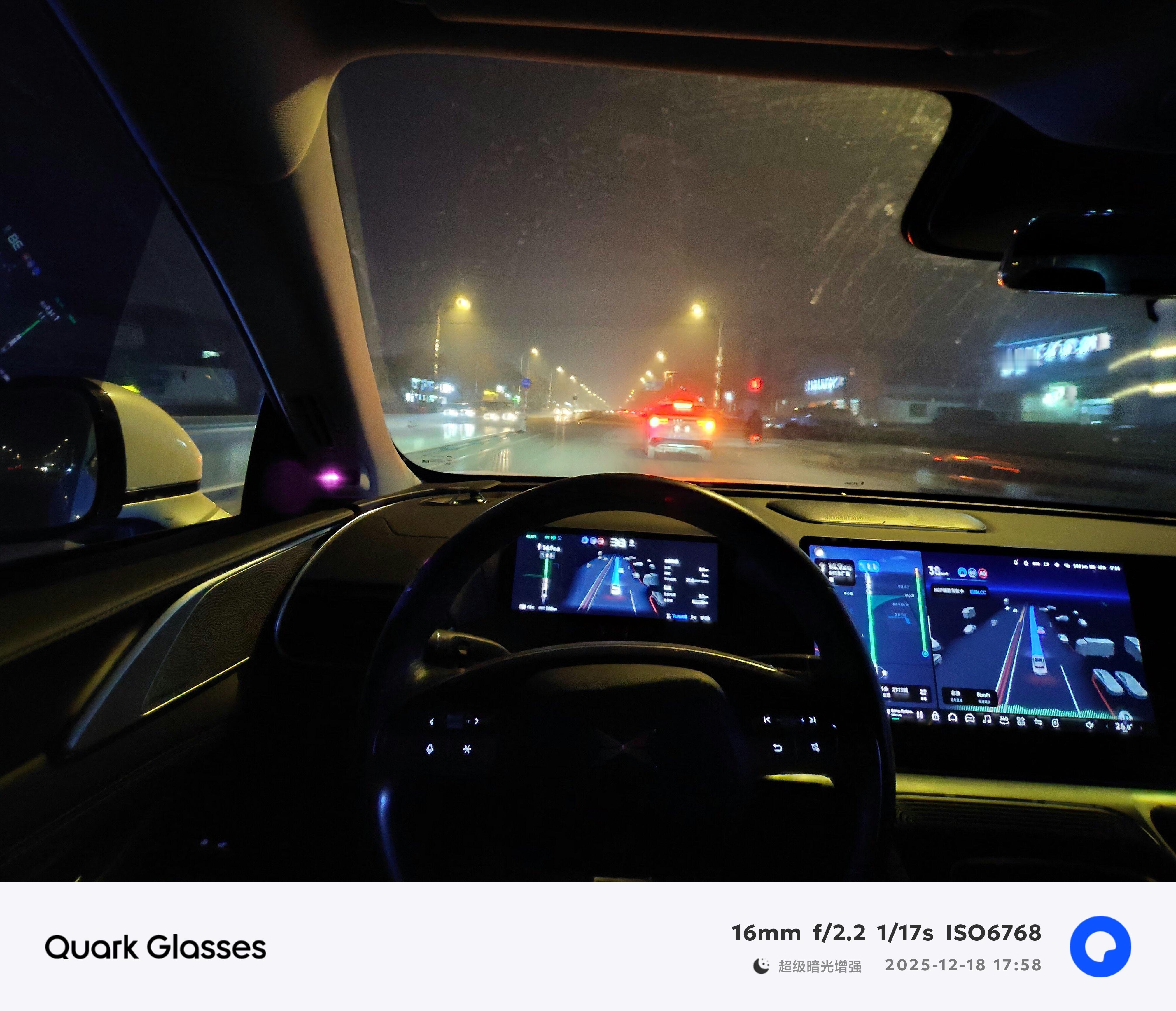 夸克AI眼镜的夜景模式还可以的。 