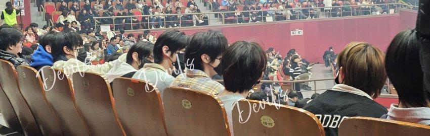 据悉，有疑似 JYP 的练习生们（其中包含两位日本籍）去观看了朴振英的演唱会，看