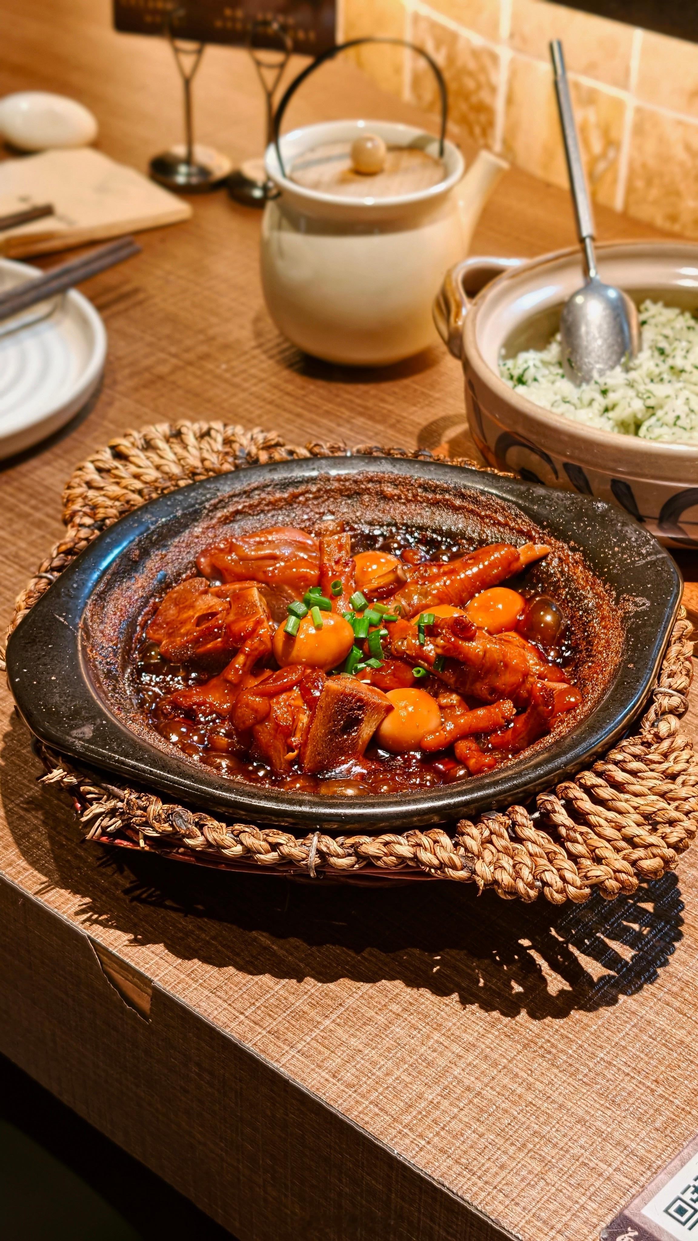 美食探店佛山美食 偏爱热气腾腾的市井气息，出差到佛山，闲逛岭南新天地时无意中走进