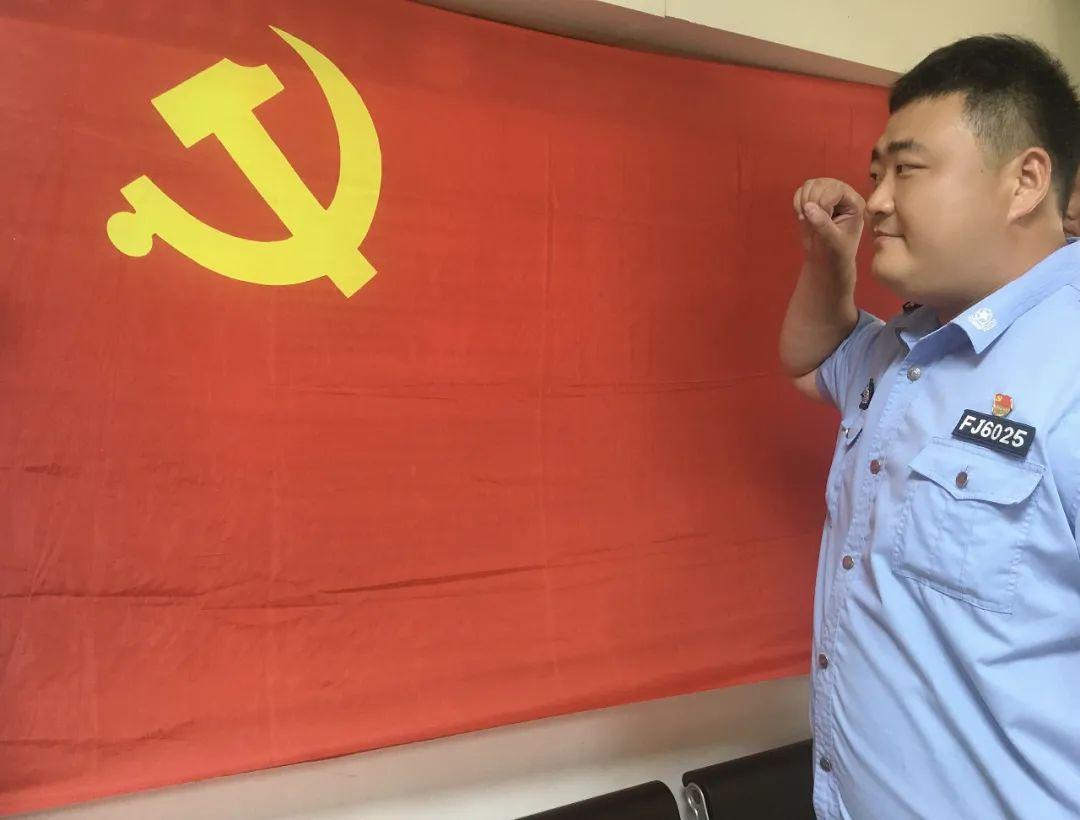 近年来，湖北宜昌市公安局将全市730名党员辅警全部纳入基层党组织管理，充分发挥党