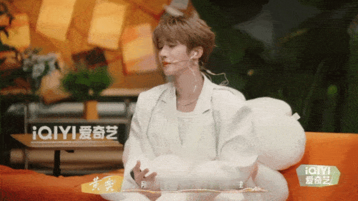 #黄奕 那个潮湿的童年就留在那里吧#喜欢你我也是，没有想到姐姐在居然有一个这样的