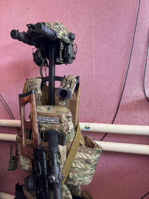 每天认识一件兵器 乌克兰第三突击旅的一名士兵使用 VSS “Vintorez” 