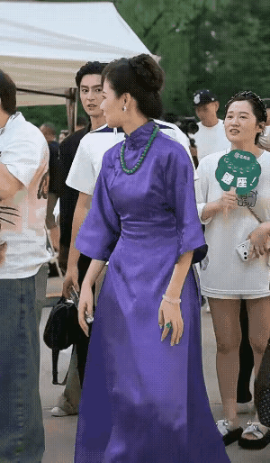 这一套首饰值多少钱？