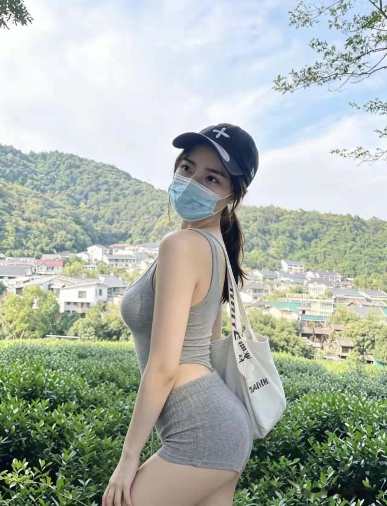 人到中年，爱美之心从未减半，遇见美好总会驻足
 
人过四十早已褪去年少莽撞，可骨