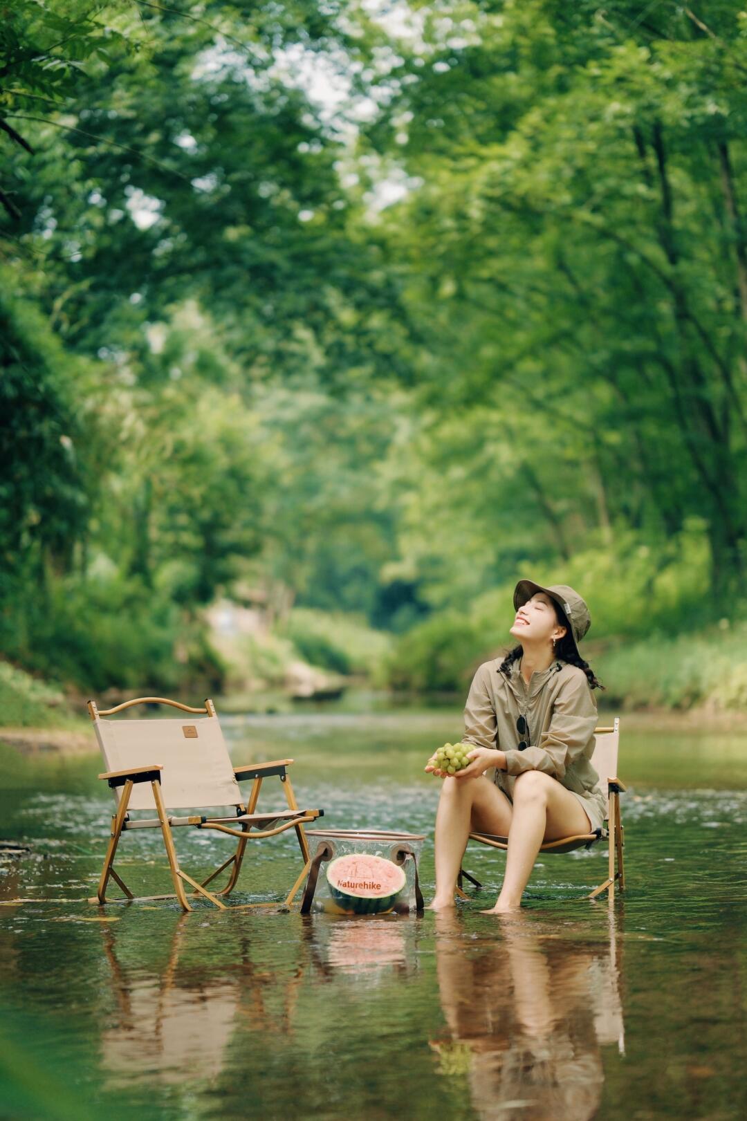 夏天的快乐水知道，溪边露营可太惬意啦！