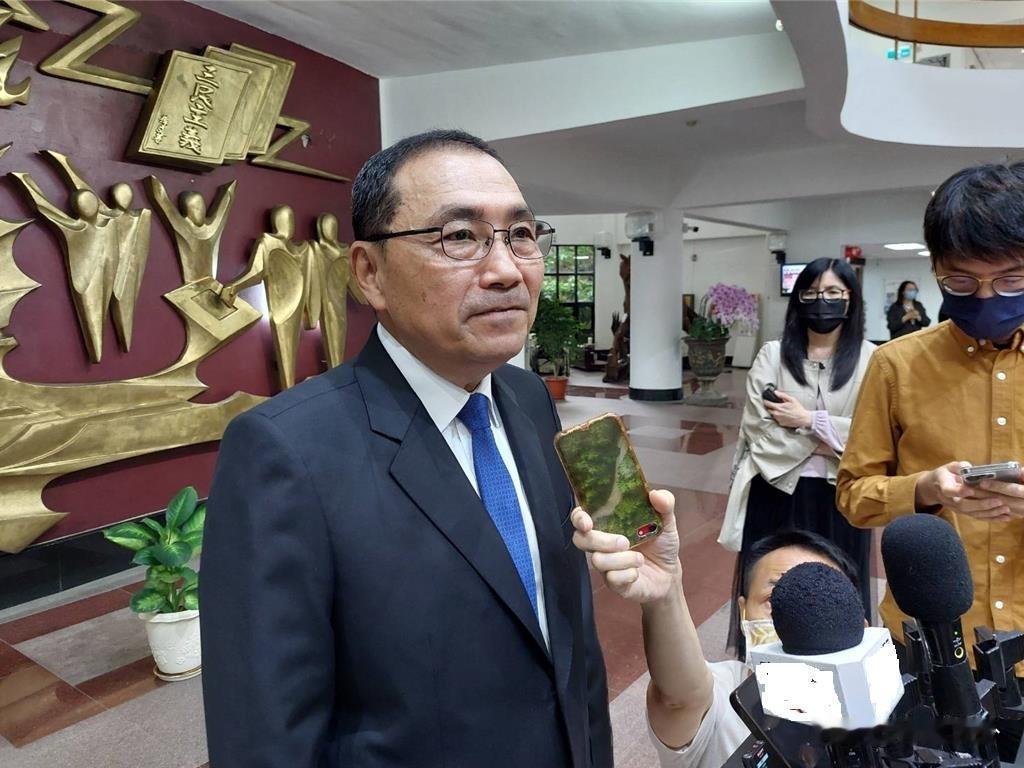 没力挺朱立伦！他要参选国民党主席
新北市长侯友宜接受采访，被询问对朱立伦连任党主