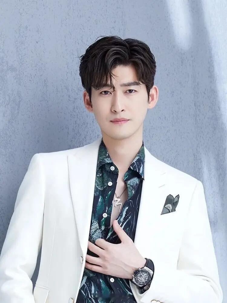 张翰终于演对角色了早就说张翰底子好，别老演霸总！这次选对路子了，糙一点硬汉一点多