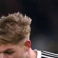 北京时间4月12日，在英超第32轮的比赛中，恩古莫哈和萨拉赫上半时的两粒进球帮助