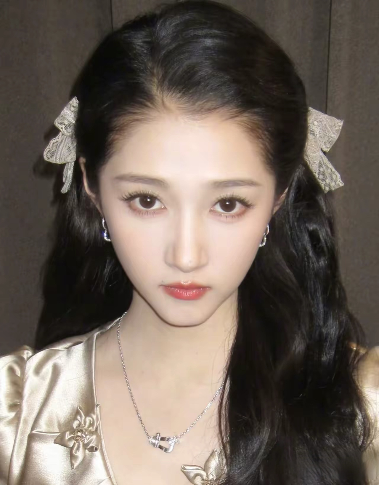 鹿晗这事儿 给所有的未婚女性提了个醒你可以谈恋爱，也可以有喜欢的人，但是不允许急