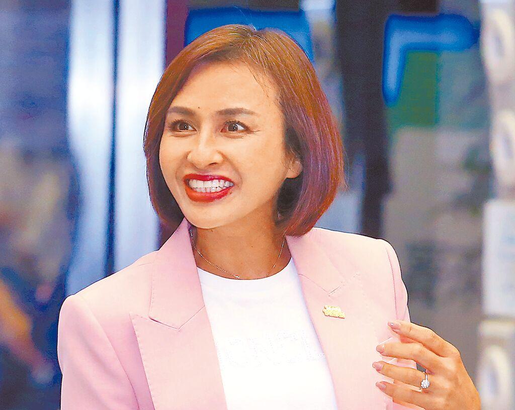 邱议莹:柯不听建言 过去一年很痛苦。民进党立委邱议莹9日接受媒体专访时直言，党内