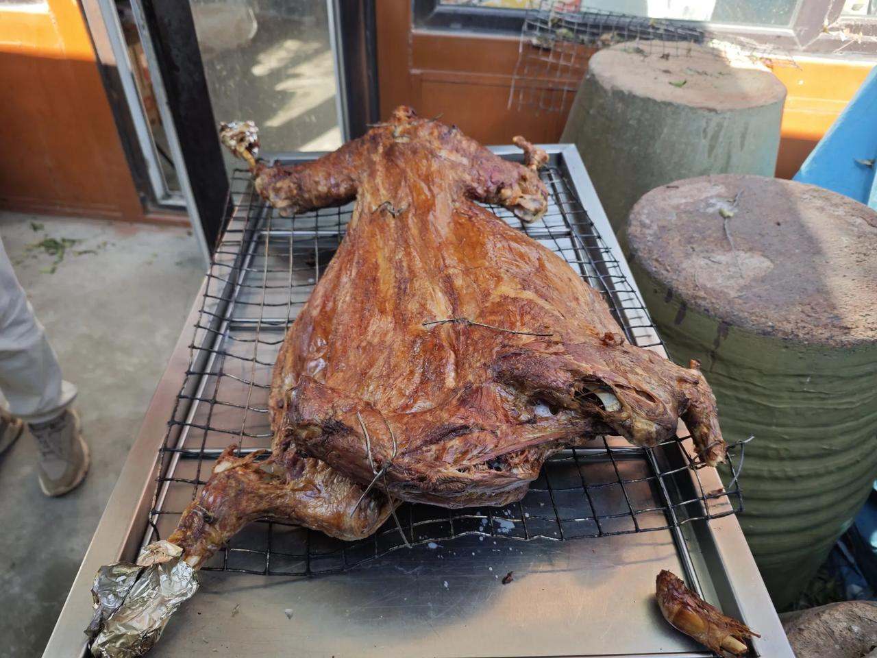 羊健康，喝羊汤。大家好，我是羊汤小白。
今天来聊聊我的第七家羊汤馆——兴旺全羊。