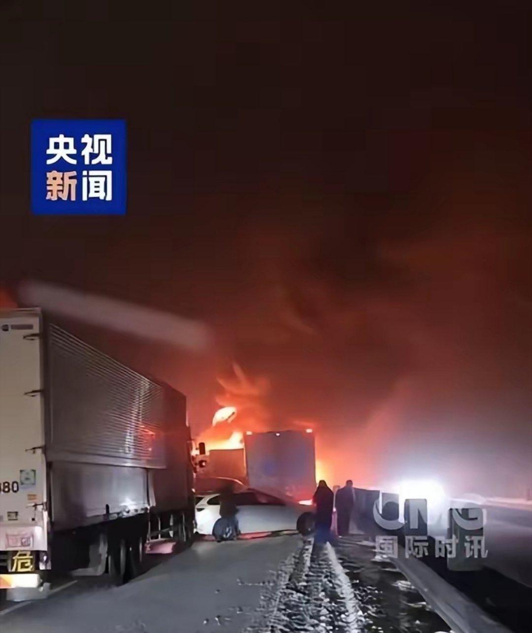 日本67车连环相撞燃烧，已致2死26伤！自从以高市早苗为首的日本右翼分子开始作妖