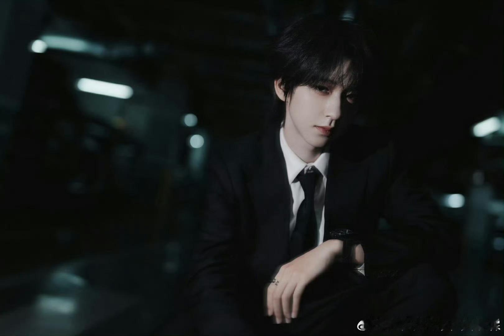 贺峻霖 这波专业对口中传播音科班出身，绕口令挑战字正腔圆、口条超顺。综艺控场、答