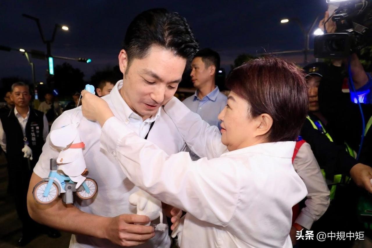 台中市长卢秀燕今（2日）邀请了台北市蒋万安 市长来到台中看姆明花灯，这是卢秀燕第