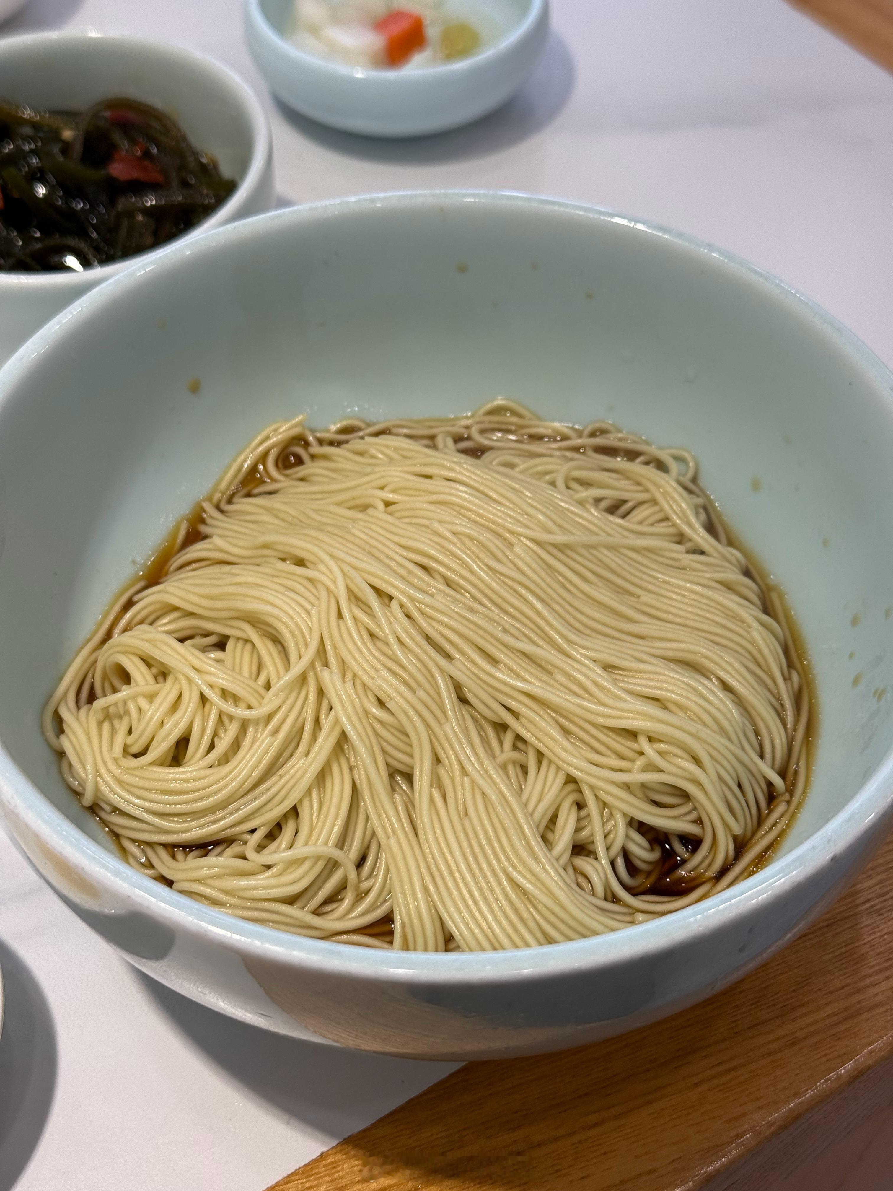 苏州这碗什么也没有的面居然18元，我还天真的以为葱油面至少得给我放两根儿葱