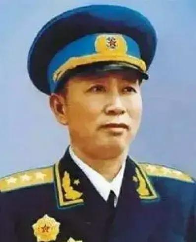 1939年秋天，身处莫斯科的刘亚楼，从一位战友口中得知，自己在延安的妻子员凌漪改