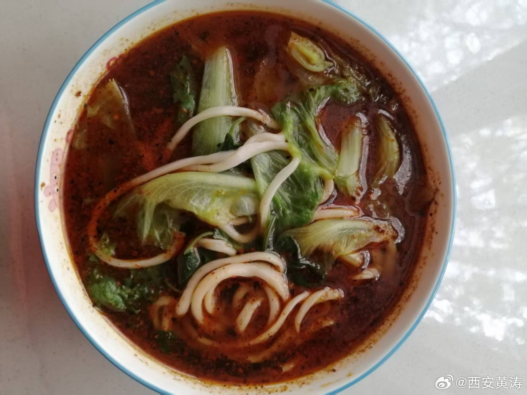 【小暑食鲜：一碗烩面.流汗解暑】小暑没来之前，陕西已经是热浪滚滚了，炽热的程度，