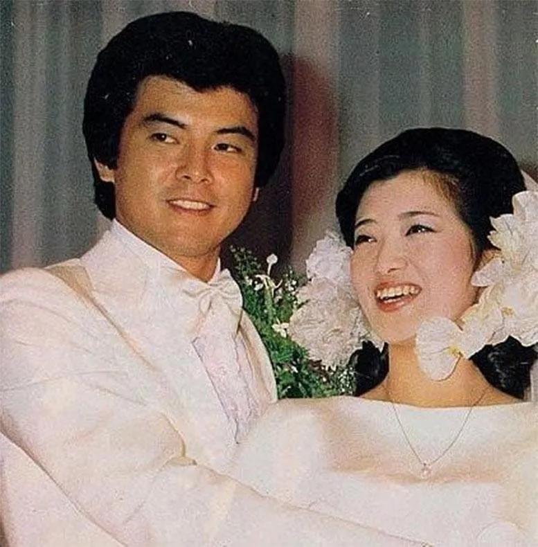 #怀旧时光 山口百惠与三浦友和老照片，山口百惠与三浦友和是80年代中国人的一代记