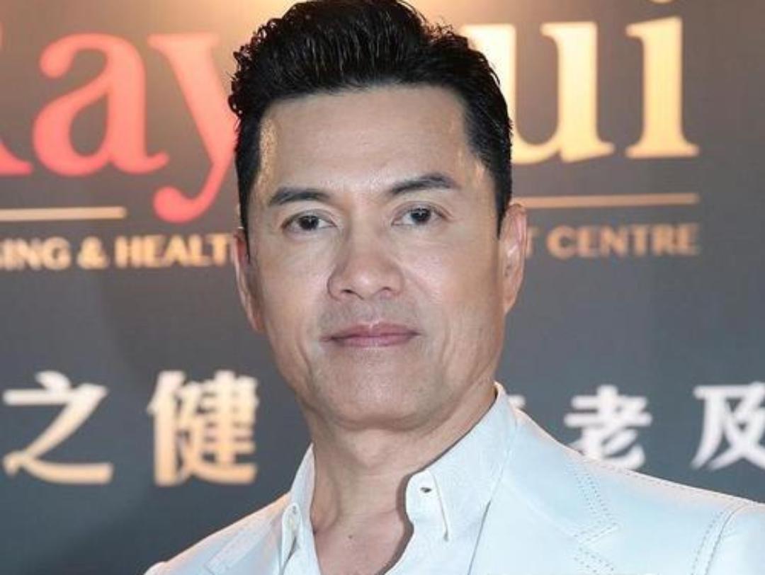 吕良伟能年轻30年，靠的压根不是天生底子好。据说，他家保姆透露，有三条铁规矩从没