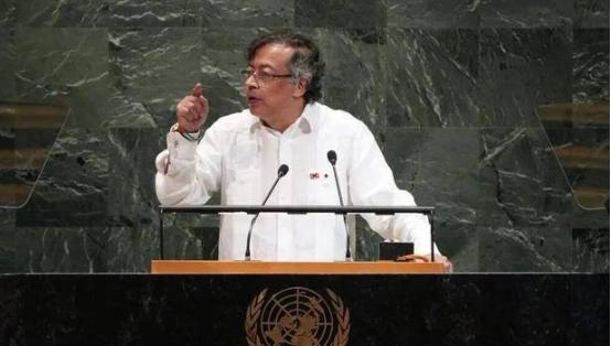 哥伦比亚总统佩特罗痛批：这个世界，没有优等民族。没有“上帝的选民”。“上帝的选民