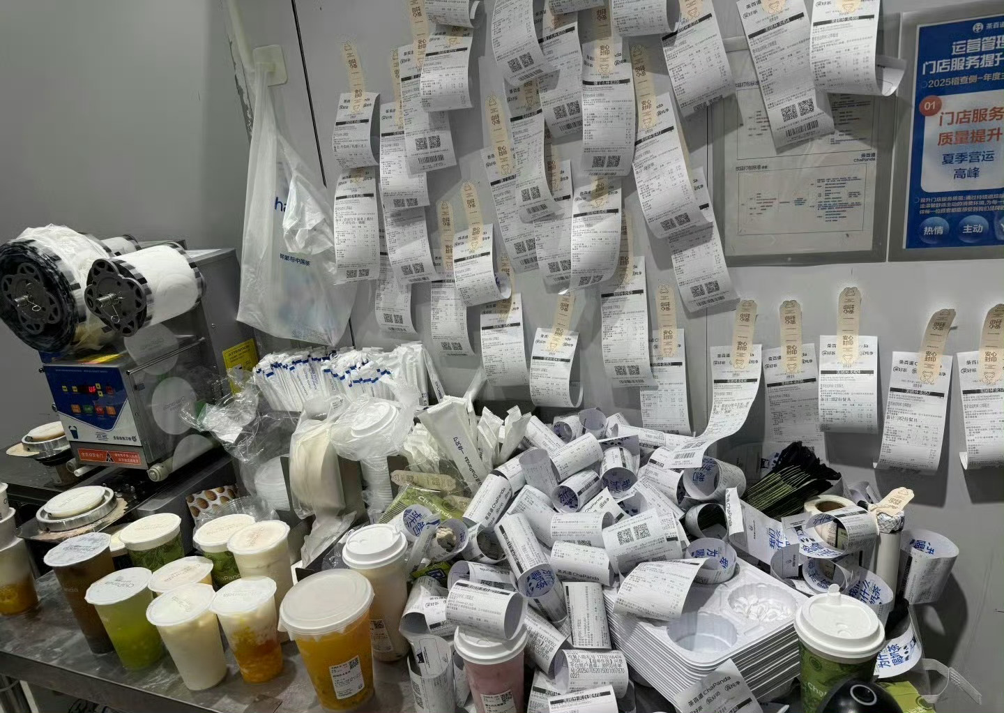 奶茶店人人人人外卖小哥被吓退 虽然但是....这两天外卖大战，有便宜不占白不占啊