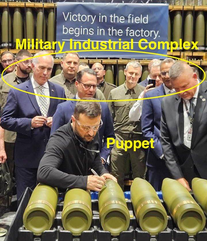 泽连斯基在这件事上没有发言权。乌克兰完全依赖于美国和北约的支持。特朗普曾告诉他，