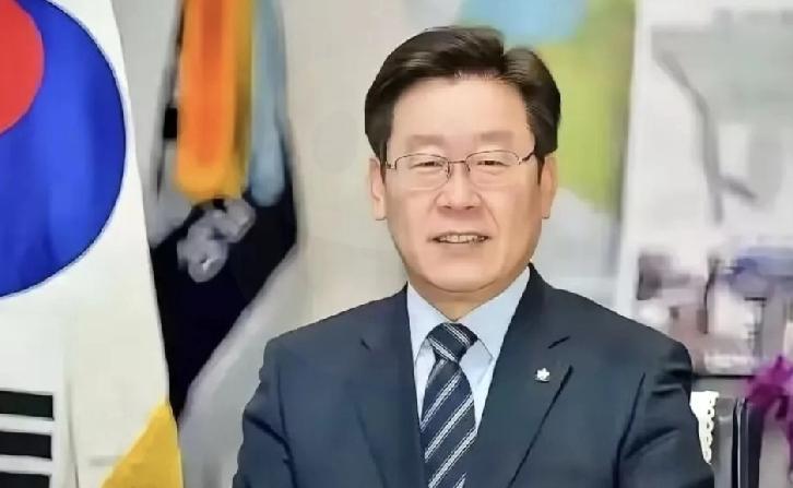 还能推动区域一体化，减少单边脱钩带来的波动，给全球企业提供稳定供给。这种务实合作