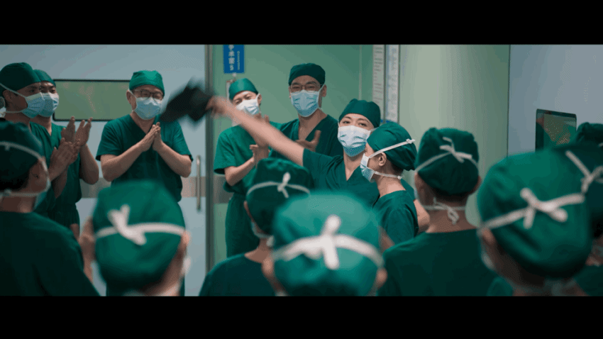 #贾静雯看姚晨的眼神##以美之名比肩同行海报# 哇哇哇！！看到姚晨贾静雯的海报，