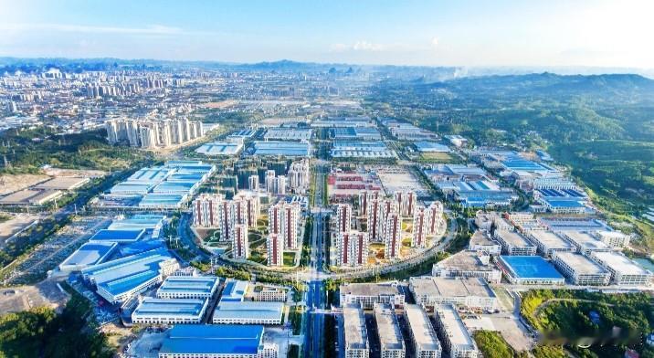 汽车产业是柳州的核心，五菱、东风柳汽为龙头，聚集大批零部件企业，产业链完备，汽车