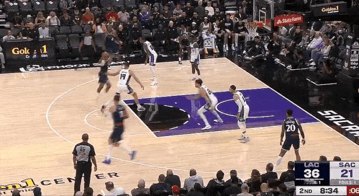 香的不行！大洛已经命中四记三分！
在今天NBA季前赛快船与国王的第二节比赛中，大
