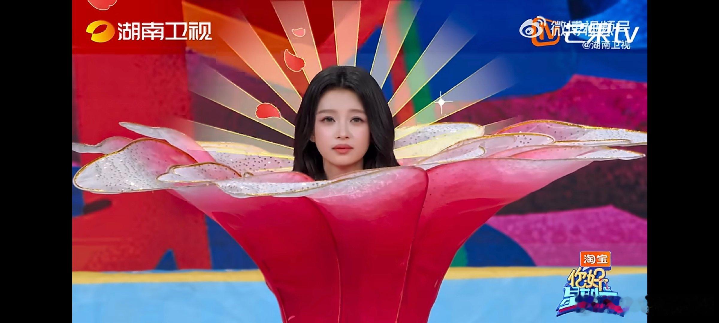 孙怡妥妥的花仙子看到这一幕的时候大家都忍不住感慨，这分明就是从花丛里走出来的花仙