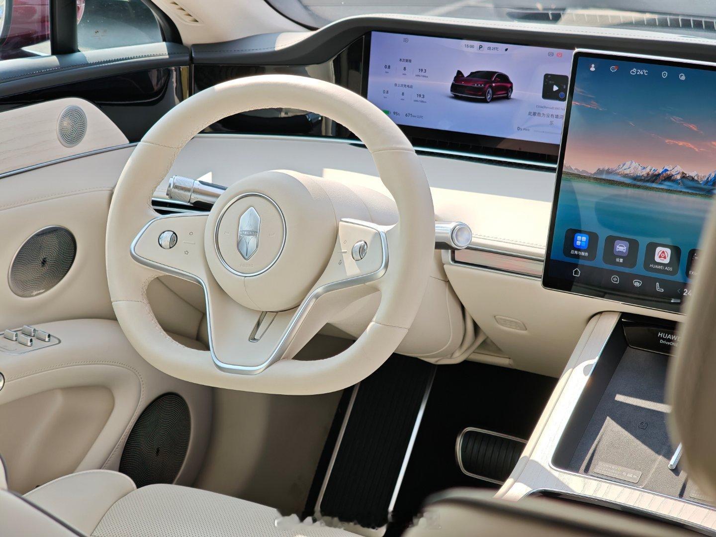 哎呀，享红红火火过大年就享到了享界啦小公主说她最喜欢这个红紫色~一开门看到白色内