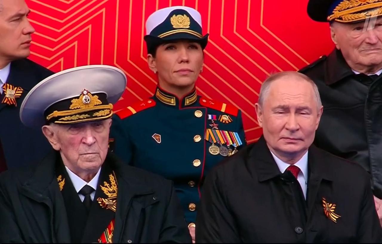 普京称与乌克兰的战争即将结束。
普京在莫斯科举行的“数十年来规模最小”的胜利日阅
