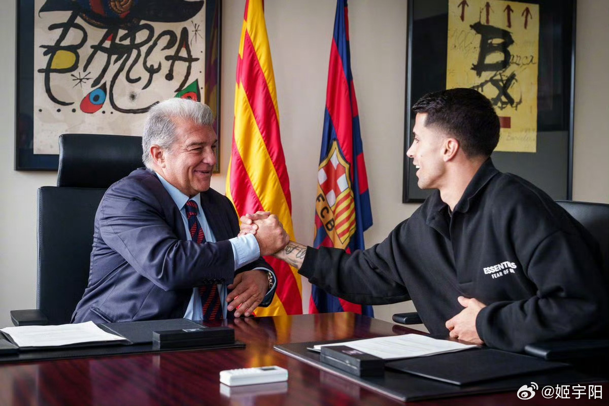 曼城第一次买坎塞洛花了 6500 万欧，西亚土豪利雅得新月买他又花了 2500 