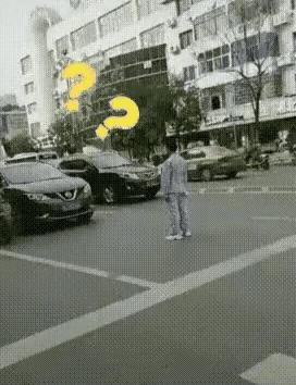 碰瓷还能四选一？五菱车的司机当场石化了：为什么是我？