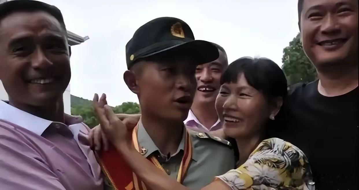 从5米高跳进河里救人，他说"这不是商量的事"！王亮，1999年生，江西景德镇人，