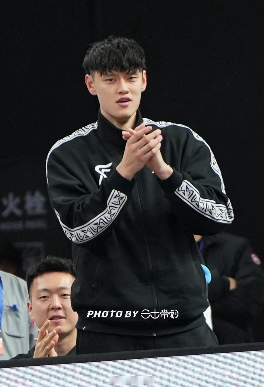 北京男篮vs广厦男篮 小曾，2026年，见吧阿基29日上午刚刚对鼻部做了手术，这