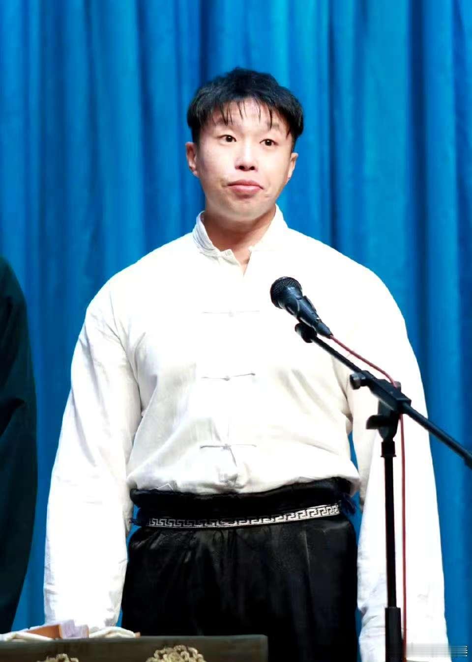 小时候想当侦探长大了想要五百万 还记得小时候玩侦探游戏，一本正经地收集线索、推理