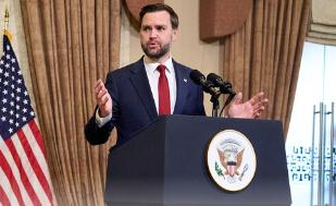 万斯建议乌军转攻为守：美国不愿再押注“2023式反攻”
 
美国副总统詹姆斯·戴