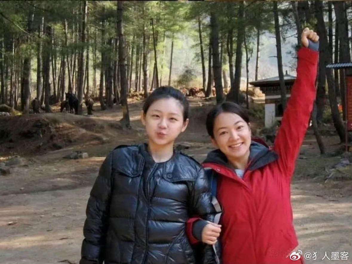 看到好友以前的照片肯定很难受啊阿雅看大S毕业照忍不住落泪