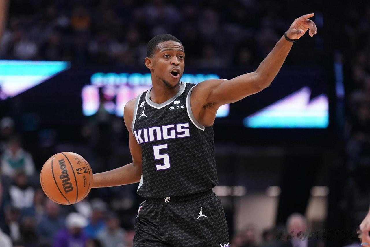 NBA常规赛，国王132-120骑士，福克斯复出国王4人得分上20，不得不承认的