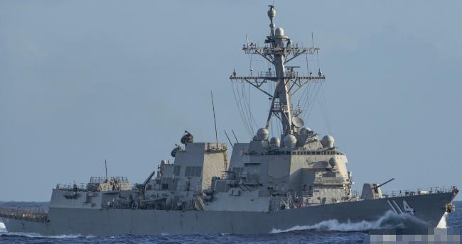 美国驱逐舰想跑，结果没有跑成，趁着伊朗和美国谈判期间，一艘美国驱逐舰，从阿联酋起