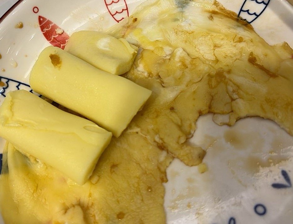 谁懂啊，咩阿栗突发奇想试着做鸡蛋饼，因为没做过，所以分别做出了年糕，鸡蛋饼和玉子