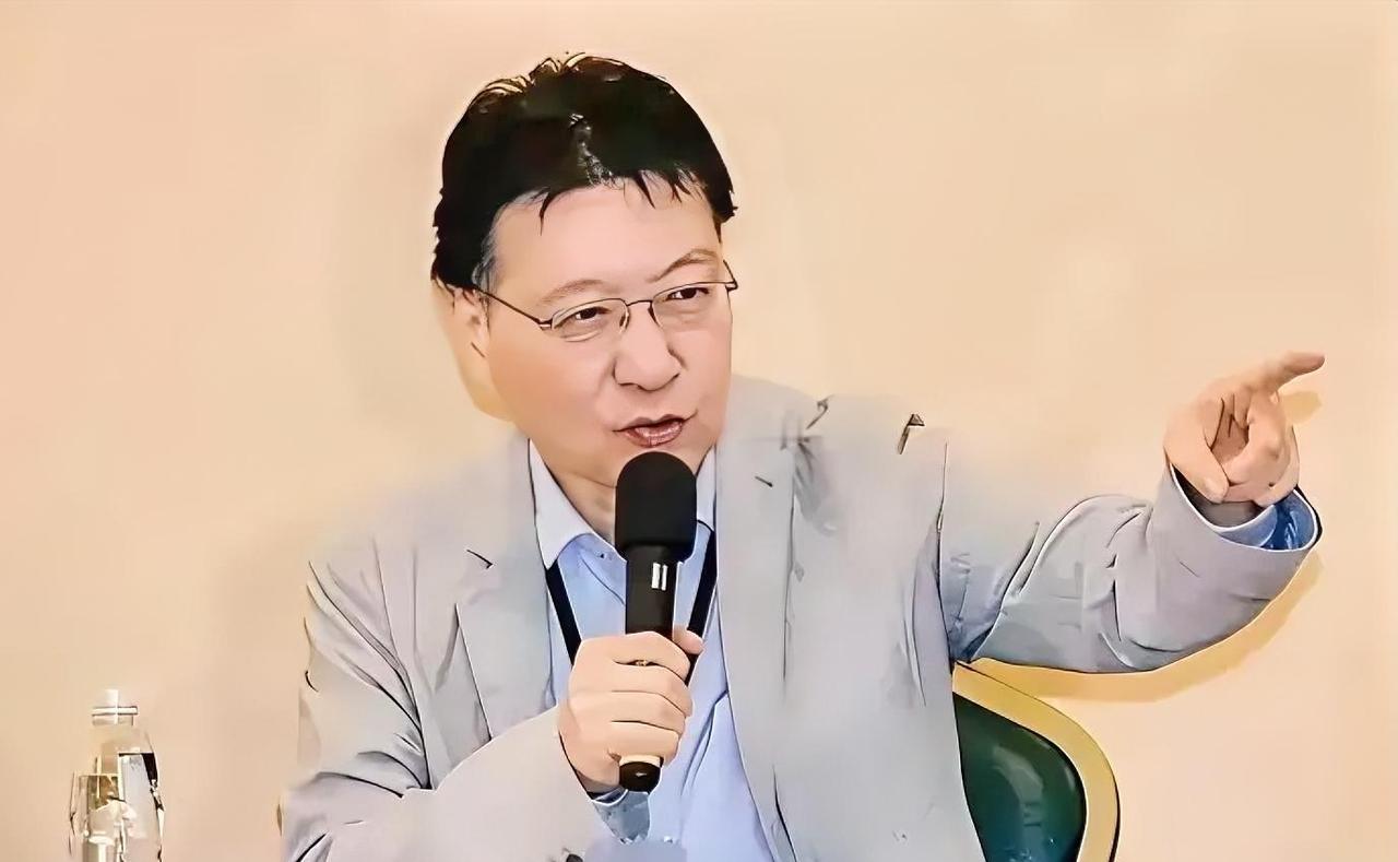 台湾名嘴赵少康5月2日表示：“我完全没有要跟国民党中央打对台，出发点是想出一个不
