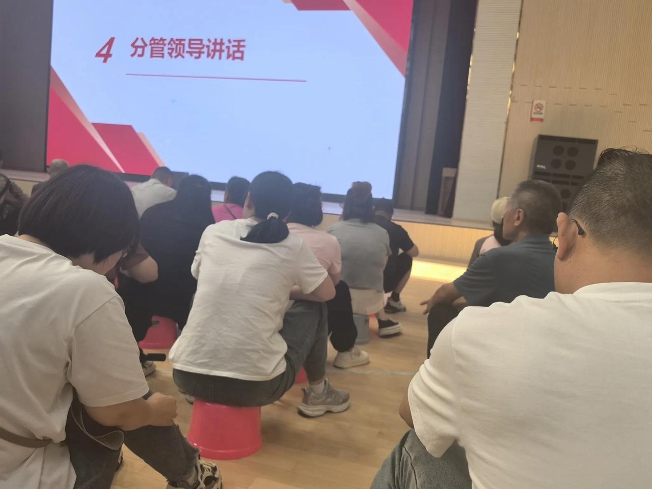 是时候该给学校参点“砂子”了，不然教育将走入什么地方，谁也不知道。
1，我们需要