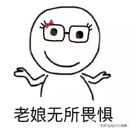 晚上出去买了10块钱玉米。
这是刚来的一家，10块钱7个，她隔壁那家卖10块钱4