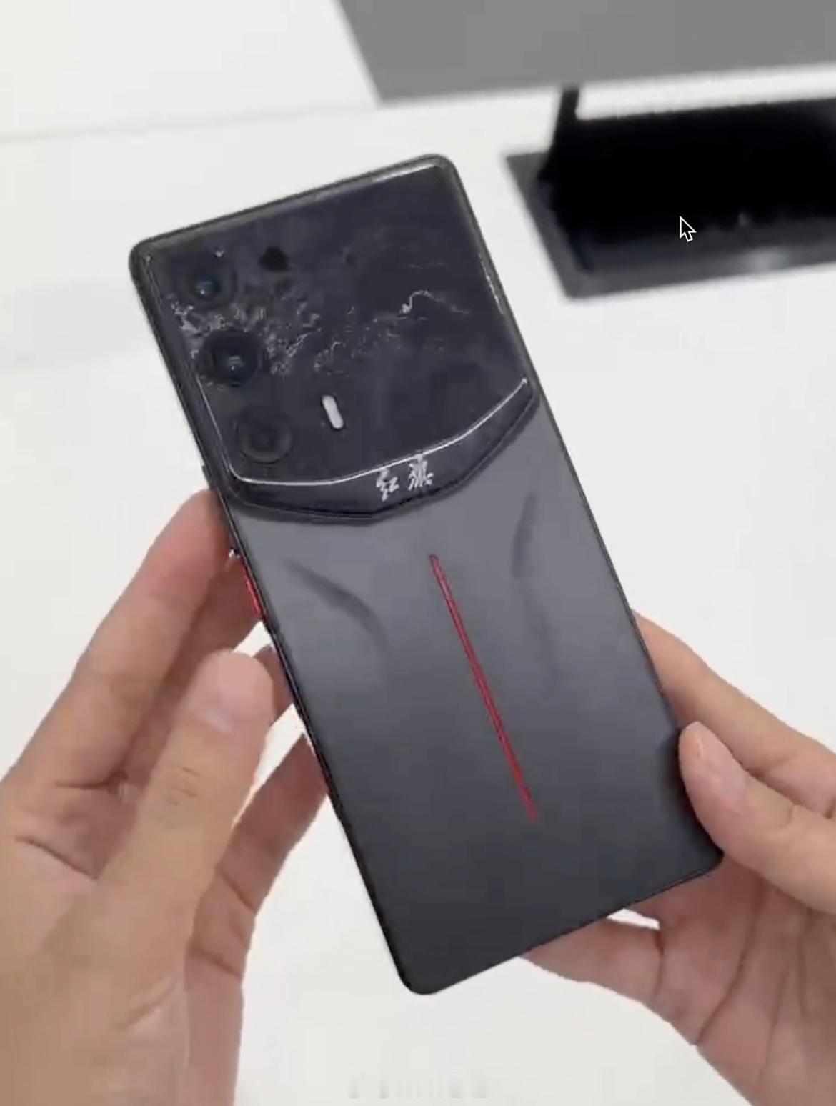 [泣不成声]魅族直呼内行啊！红旗手机外观曝光，外观看起来还是挺有特点的，网传是基